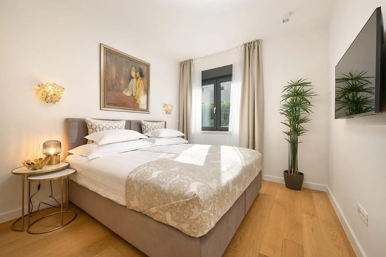 K Luxury Residence Split 0*,
